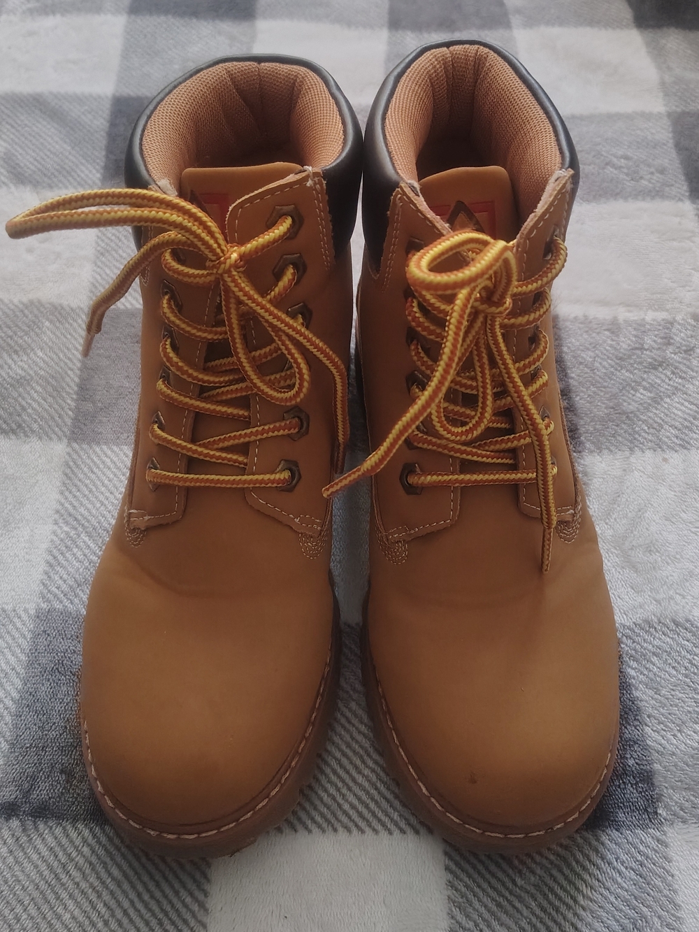 Avalanche Kids Wheat/Tan Lace-Up Work Boots with Yellow Laces - Picture 3 of 6
